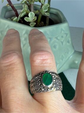 925 Sterling Silver Green Onyx Marcasite Vintage Style Ring Size 5.5